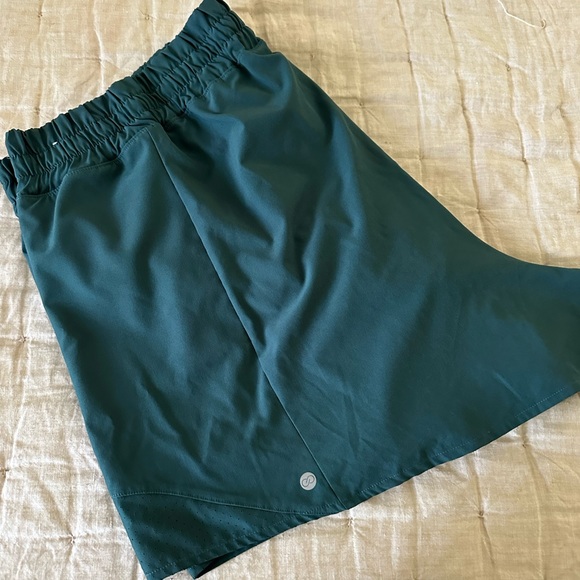 CALIA Mid Rise Infinity Run Short - Picture 3 of 4